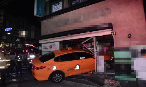 화곡로 소재 상가 택시 돌진사고